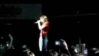 Watch Belinda Quien Es Feliz video