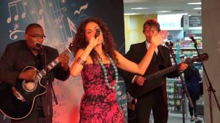 Watch Amanda Martinez Nuevos Caminos video