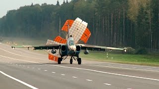 В Минской области четыре военных самолета совершили посадку на трассу