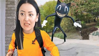 Karton Kedi̇ Evi̇mi̇zde Cartoon Cat Macerasi. Özlem Gök.
