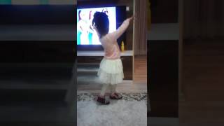 Küçük kız dansöz