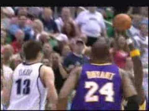 Vince Carter dunks over Alonzo vince carter dunk over weis. Vince Carter dunks over Alonzo
