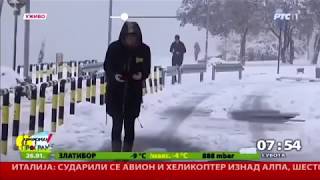Marko Djuric Trci Po Snegu Na Znak Voditeljke