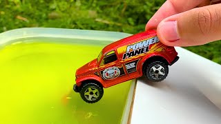 Lot of cars falling into water - Model Cars