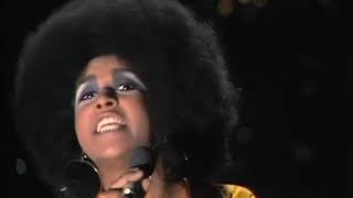 Watch Marsha Hunt Keep The Customer Satisfied video