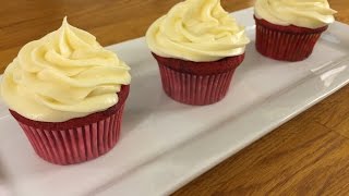 Red Velvet Cupcakes with White Chocolate Cream Cheese Frosting - Sara's Sweet Addiction Red Velvet Cupcakes with White Chocolate Cream Cheese Frosting - Sara's Sweet Addiction