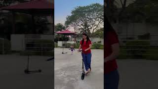 Na Kettadhu Aana Avaru Enakku Kudurhadhu Sridevi Ashok Bike Drving . Sridevi Sitara