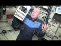 André Kuipers shows that foams are affected by gravity