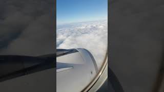 Uçak ile bulutların içinden geçmek