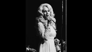 Watch Tammy Wynette You Cant Hang On to Lookin On video