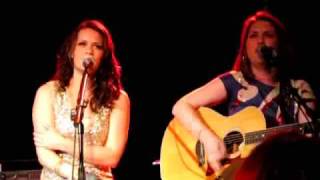 Watch Everly The Right Time video