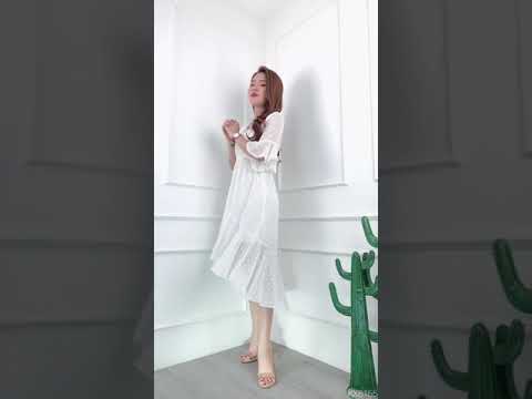 Đầm xòe đuôi tôm voan chấm bi trắng tay loe