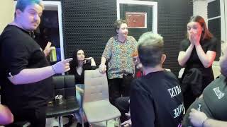 Η Helenalive Ξεφτιλιζει Τον Φοιβο Στο Stream Του Hayateμιλαει Για Τον Πουλι Του