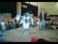 Foto pequena Mr Hubo Robot will Fall Down