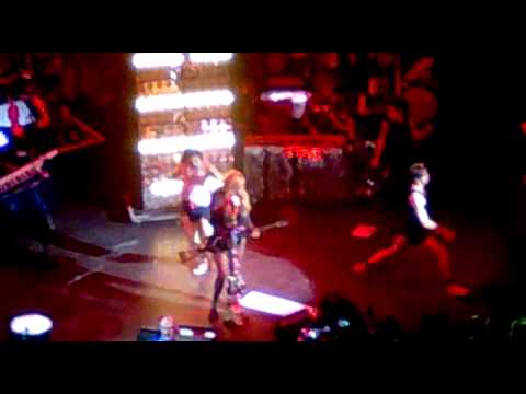 Ke$ha Live-Sheperds Bush