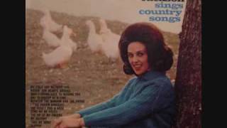 Watch Wanda Jackson Violet And A Rose video