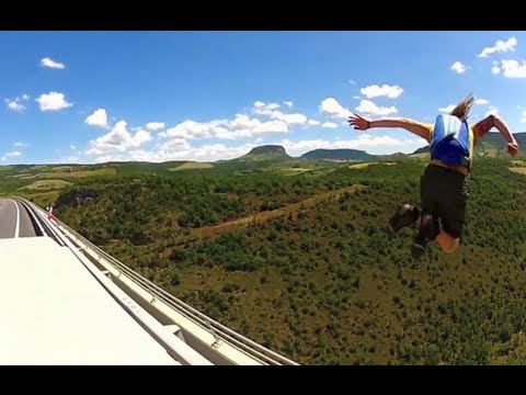 MALUQUEIRA! Base jumping a partir de uma carrinha em movimento! MALUQUEIRA! Base jumping a partir de uma carrinha em movimento!