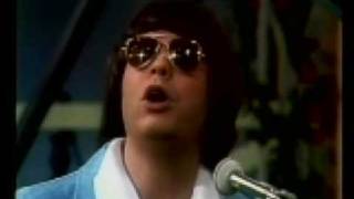 Watch Ronnie Milsap That Girl Who Waits On Tables video