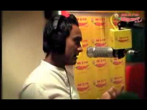 ravi pal play dholak with master salim of radio mirchi