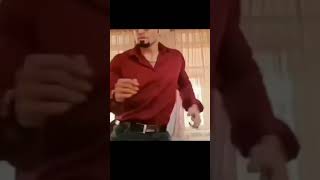 Kırmızı Gömlekli Adam