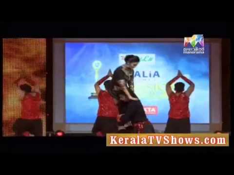Shamna Kasim(poorna) breath taking dance at Asiavision TV Awards...