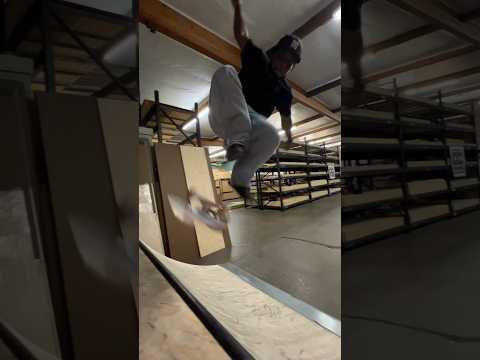 A trick you don’t see to often‼️🤯🛹🔨Name the trick⁉️ #skateclips #skateboardingisfun #skater #ramp