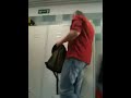 Scherzo negli spogliatoi al grazia