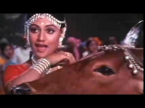 Jaya Bachchan (Bhaduri) Gaai Aur Gori - Scene 820