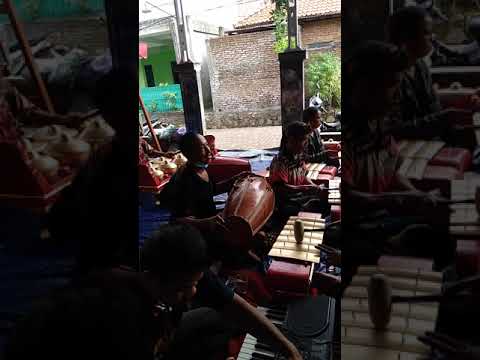 Instrumen Iringan perang Bambangan cakil.