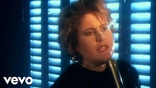 Watch Alison Moyet Invisible video