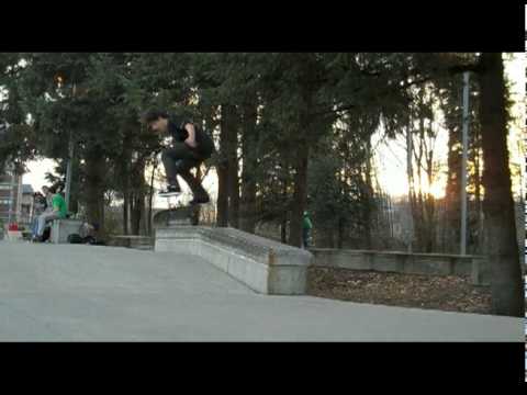 Micky Papa Nollie flip in's 2