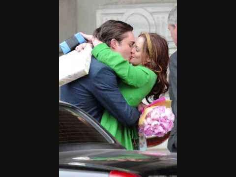  making out as their characters Blair Waldorf and Chuck Bass