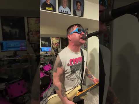 Teenage Bottlerocket - &quot;She&#039;s the Shit&quot; (Mission To Shred Session)