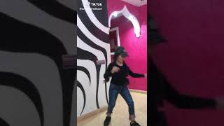 Niña Bailando