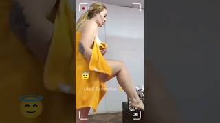 Artis . Nathalie Holscer Handukan Habis Mandi