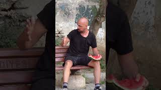 Şapırdatarak Karpuz Yedim