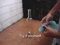 Come togliere un tappo di sughero dal fondo di una bottiglia...