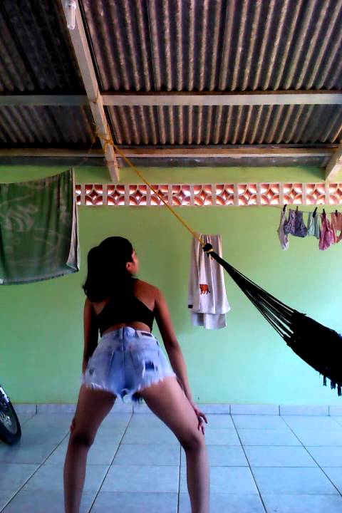 Mulata carioca xoxotuda danando funk pic