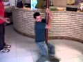 Gordito sexy en el baile del caño