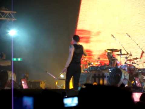 Depeche Mode 25/11/09 - 03 - Hole to feed (finale canzone + ringraziamento)
