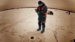 Рыбалка со льда на МИФИЧЕСКИХ судаков. Ловля на раттлины и вибы. Путешествия МОГУЧИХУДМУРТОВ.