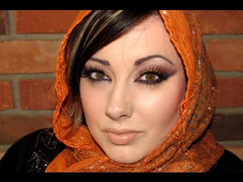 Amanda Seyfried Makeup on Nordstrom Beauty How To Five Minute Makeup Makeup Video Fanpop