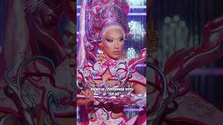 Plastique Tiara Wearing A Traditional Hat Boi Battle Armor.