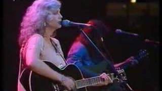 Watch Emmylou Harris The Boxer video