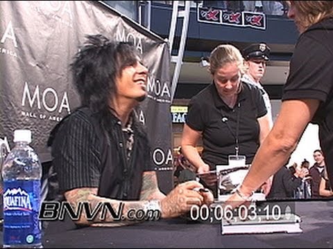 9/22/2007 Nikki Sixx The Heroin Diaries Book Tour Autograph Signing Video
