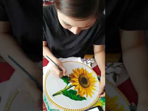 Học trò vẽ hoa hướng dương 3D tại lớp thầy Việt