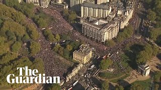 Hundreds of thousands attend People's Vote march in London