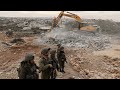 Izrael nem ad építési engedélyt a ciszjordániai palesztinoknak, majd ledózeroltatja otthonaikat