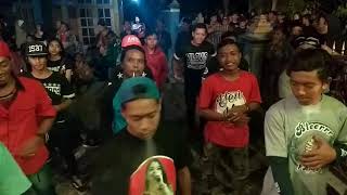 Menunggu kamu.. New kendedes. Holic
