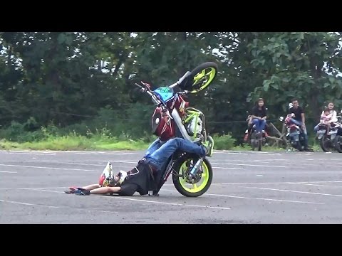 VIDEO : freestyle motor yamaha vixion vs honda beat di bajulmati banyuwangi ekstrim - inilah aksi gila pemuda pecinta draginilah aksi gila pemuda pecinta dragmotordi waduk bajulmati. olahraga ekstrim yang mengundang decak kagum pengunjung ...